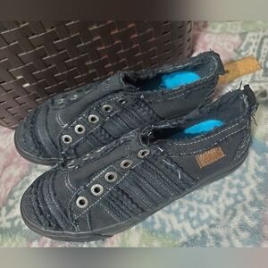 BLOWFISH Stylish Black Womens/ Juniors Shoes NEVER WORN.